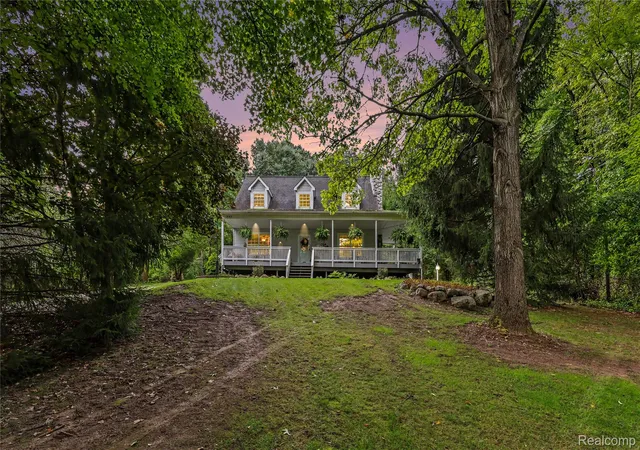 Photo 2 of Single family home for sale at 5169 Whipple Lake Rd, Clarkston, MI 48348 | MLS# 20261076518 | Listing updated on 2026-10-20