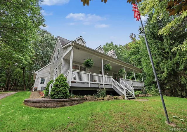 Photo 3 of Single family home for sale at 5169 Whipple Lake Rd, Clarkston, MI 48348 | MLS# 20261076518 | Listing updated on 2026-10-20