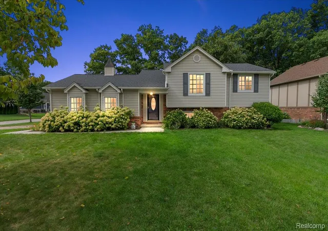 Photo 1 of Single family home for sale at 759 Kentucky Dr, Rochester Hills, MI 48307 | MLS# 20261076526 | Listing updated on 2026-10-21