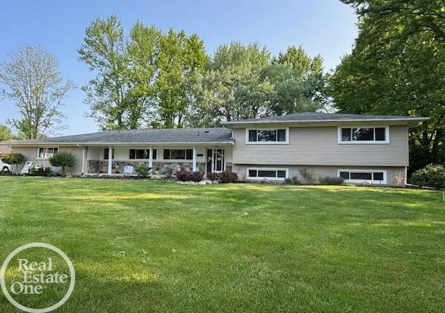 Photo 2 of Single family home for sale at 6026 Via Toscana St, Troy, MI 48085 | MLS# 58050222559 | Listing updated on 2026-10-09