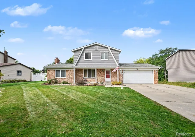 Photo 2 of Single family home for sale at 6101 Barker Dr, Waterford, MI 48329 | MLS# 20261076535 | Listing updated on 2026-10-14
