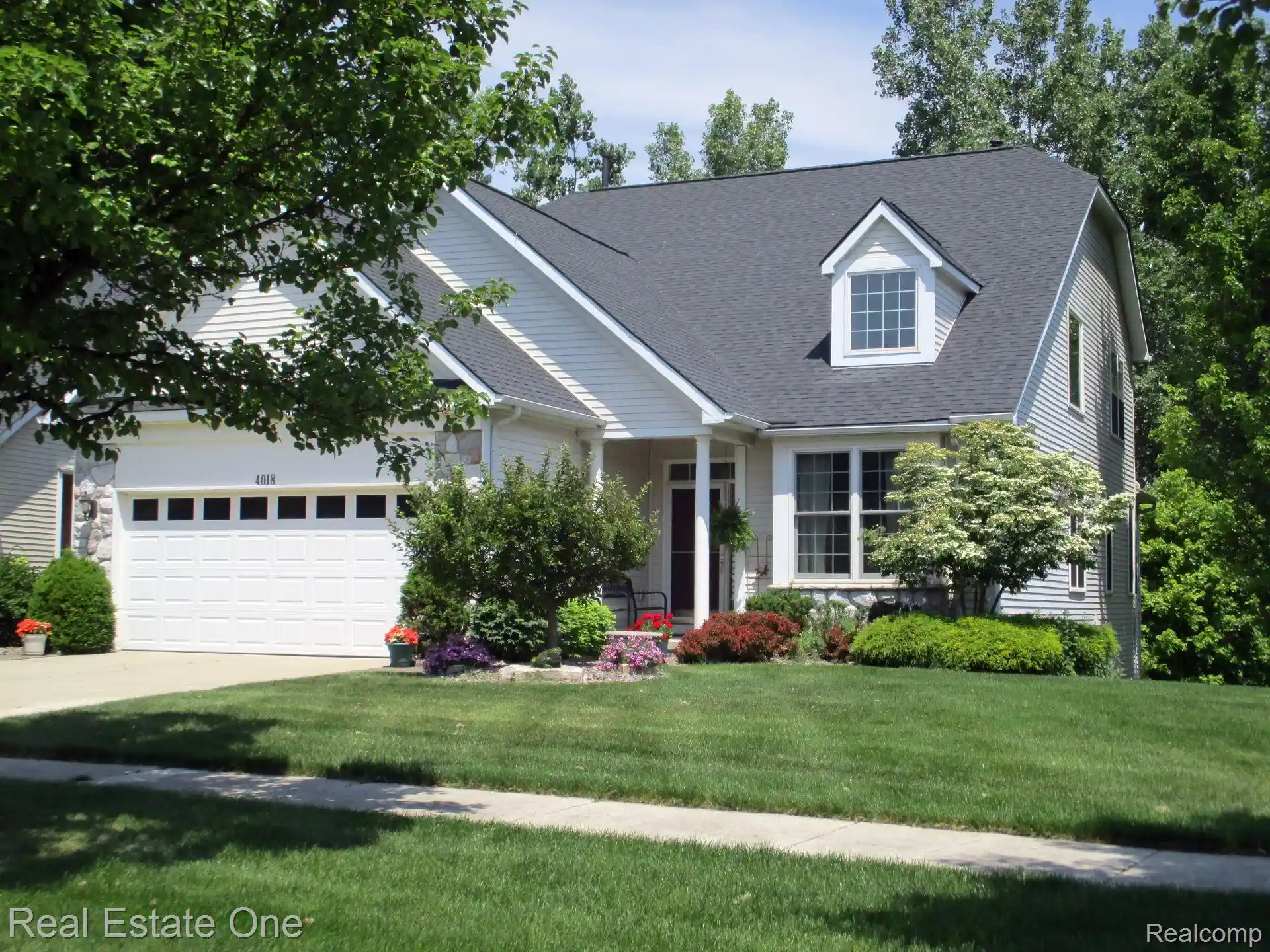 Listing Photo 1 - Condo for sale in 4018 Hillsdale Dr located at 4018 Hillsdale Dr, Auburn Hills, MI 48326 - Unit 4018 Hillsdale Dr