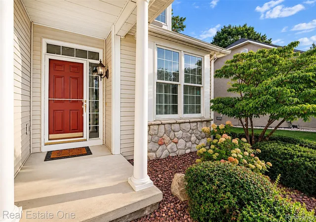 Listing Photo 3 - Condo for sale in building located at 4018 Hillsdale Dr, Auburn Hills, MI 48326