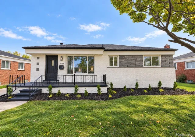 Photo 1 of Single family home for sale at 25334 Barbara St, Roseville, MI 48066 | MLS# 20261076537 | Listing updated on 2026-10-11