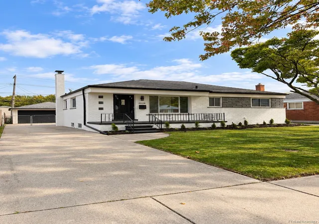 Photo 3 of Single family home for sale at 25334 Barbara St, Roseville, MI 48066 | MLS# 20261076537 | Listing updated on 2026-10-11