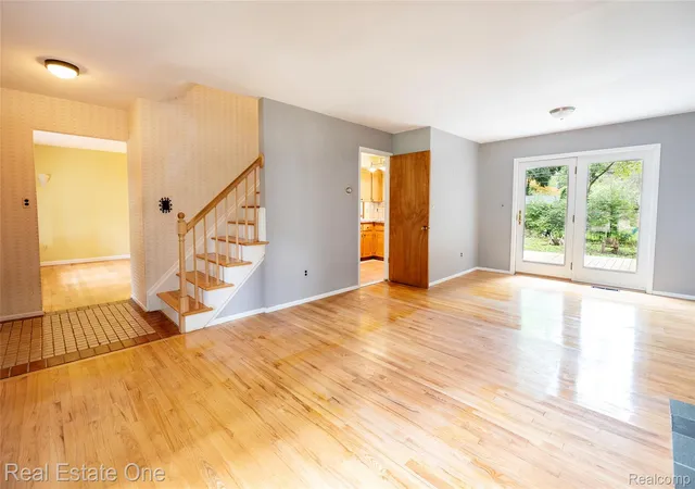 Photo 3 of Single family home for sale at 2934 Bolingbroke Dr, Troy, MI 48084 | MLS# 20261076573 | Listing updated on 2026-10-10