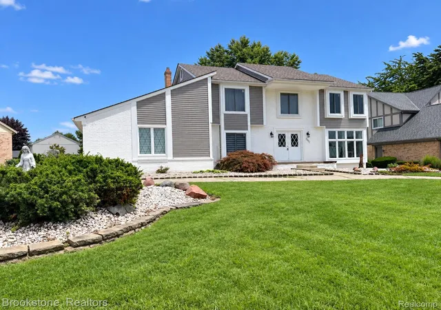 Photo 1 of Single family home for sale at 37627 Dorchester Dr, Farmington Hills, MI 48331 | MLS# 20261076586 | Listing updated on 2026-10-12