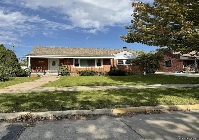 Photo 2 of Single family home for sale at 1598 Emmons Blvd, Lincoln Park, MI 48146 | MLS# 20261076598 | Listing updated on 2026-10-10