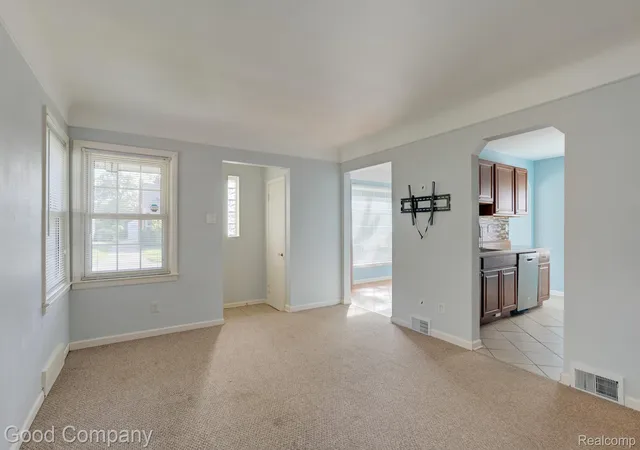 Photo 3 of Single family home for sale at 3275 Kenwood St, Ferndale, MI 48220 | MLS# 20261076611 | Listing updated on 2026-10-17