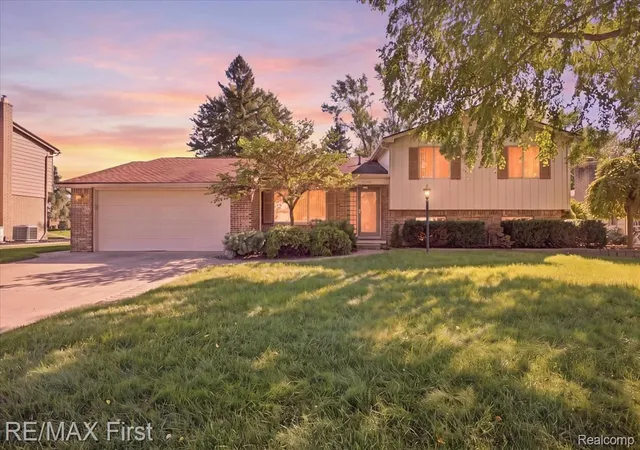 Photo 1 of Sale Pending at 3590 Historic Dr, Troy, MI 48083 | MLS# 20261076612 | Listing updated on 2026-10-05