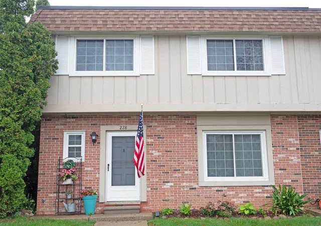 Listing Photo 2 - Condo for sale in building located at 228 Riverbend Dr, Milan, MI 48160
