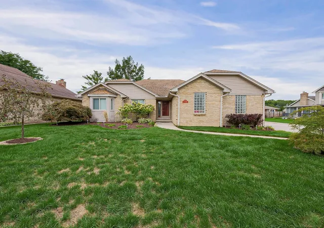 Photo 1 of Single family home for sale at 33785 Farmview Ln, Fraser, MI 48026 | MLS# 58050222615 | Listing updated on 2026-10-21