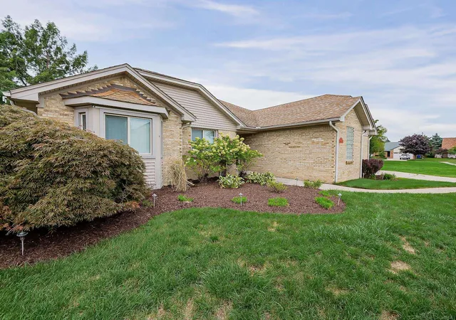 Photo 3 of Single family home for sale at 33785 Farmview Ln, Fraser, MI 48026 | MLS# 58050222615 | Listing updated on 2026-10-21