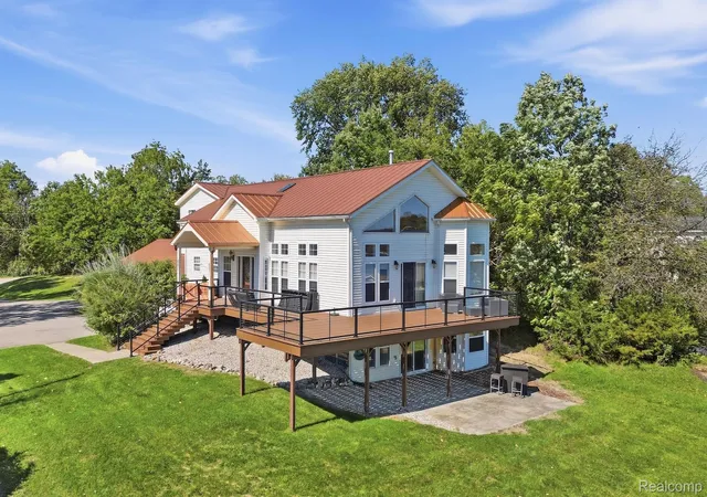 Photo 1 of Single family home for sale at 10400 Runyan Lake Rd, Fenton, MI 48430 | MLS# 20261076694 | Listing updated on 2026-10-14