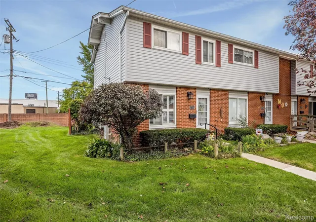Photo 3 of Condo for sale at 27750 Eastwick Sq, Roseville, MI 48066 | MLS# 20261076702 | Listing updated on 2026-10-19