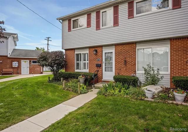 Listing Photo 4 - Condo for sale in building located at 27750 Eastwick Sq, Roseville, MI 48066