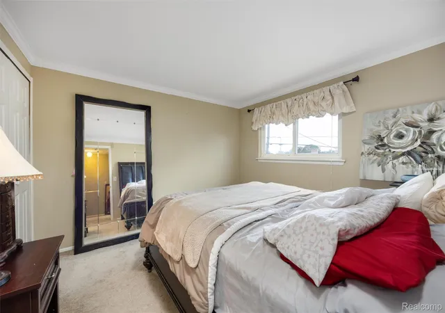 Listing Photo 5 - Condo for sale in building located at 27750 Eastwick Sq, Roseville, MI 48066