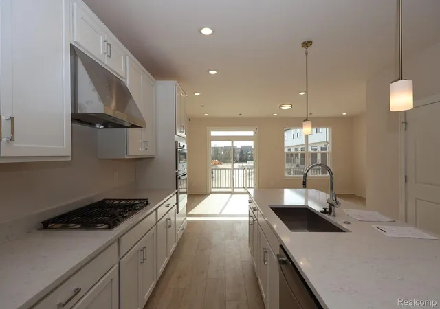 Listing Photo 1 - Condo for sale in building located at 1036 Pine Tree Ln, Troy, MI 48085