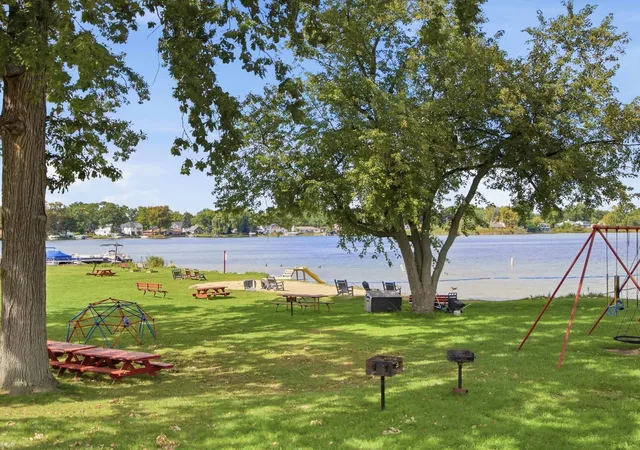 Photo 42 of Single family home for sale at 1660 Beechmont St, Keego Harbor, MI 48320 | MLS# 58050222629 | Listing updated on 2026-10-12