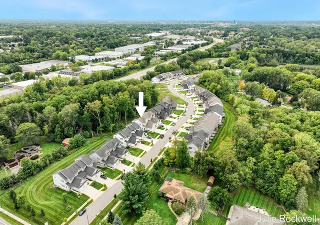 Listing Photo 2 - Condo for sale in building located at 2358 Watertown Wy, Grand Rapids, MI 49505