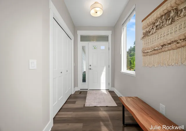 Listing Photo 4 - Condo for sale in building located at 2358 Watertown Wy, Grand Rapids, MI 49505