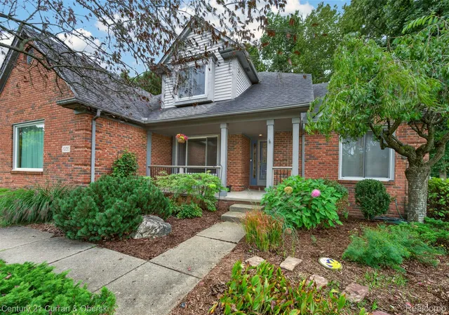 Photo 2 of Single family home for sale at 1230 Cottonwood St, Lake Orion, MI 48360 | MLS# 20261076732 | Listing updated on 2026-10-18