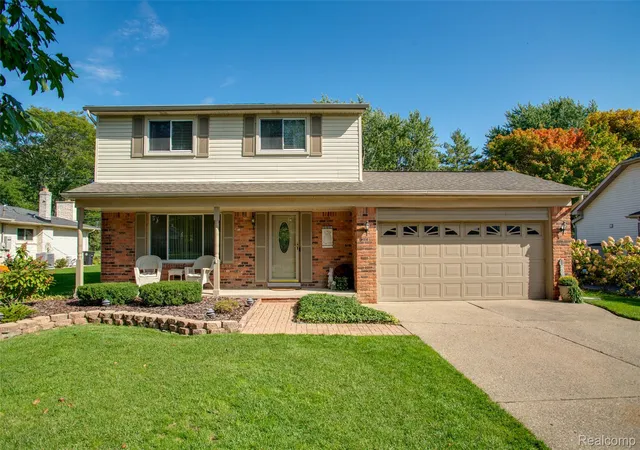 Photo 1 of Sale Pending at 19424 Fitzgerald St, Livonia, MI 48152 | MLS# 20261076745 | Listing updated on 2026-10-13