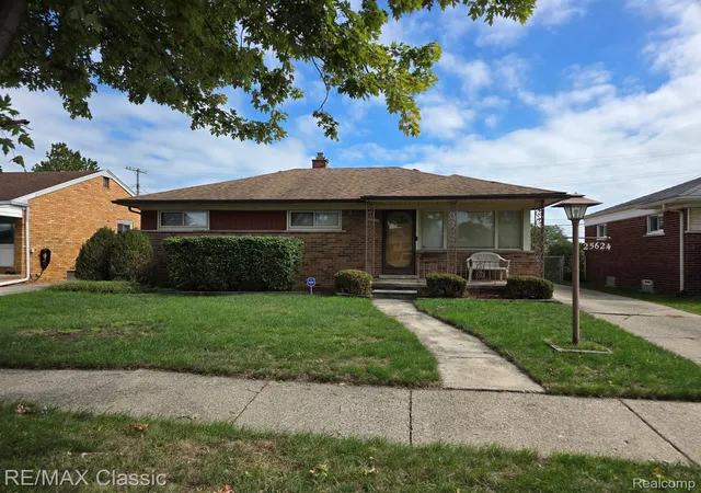 Photo 1 of Single family home for sale at 25624 Collingwood St, Roseville, MI 48066 | MLS# 20261076756 | Listing updated on 2026-10-20