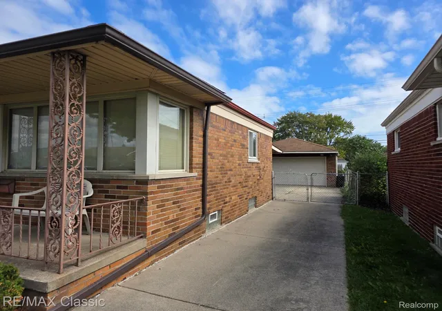 Photo 3 of Single family home for sale at 25624 Collingwood St, Roseville, MI 48066 | MLS# 20261076756 | Listing updated on 2026-10-20