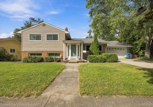 Photo 2 of Single family home for sale at 11 Jersey St, Oxford, MI 48371 | MLS# 20261076759 | Listing updated on 2026-10-17