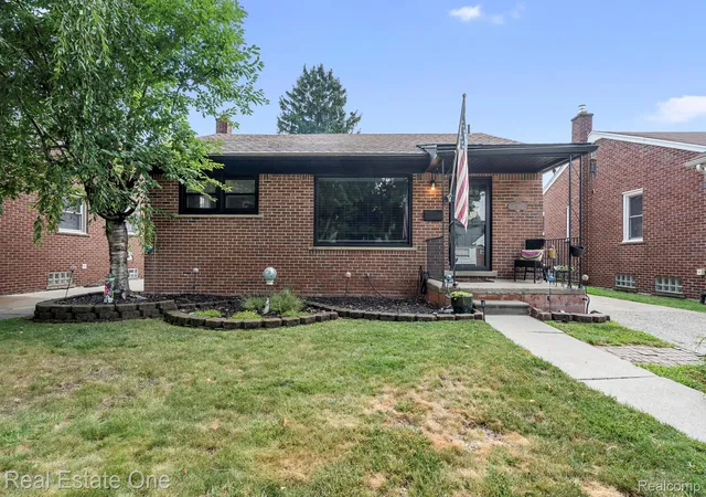 Photo 1 of Sale Pending at 9381 Fox Ave, Allen Park, MI 48101 | MLS# 20261076761 | Listing updated on 2026-10-05