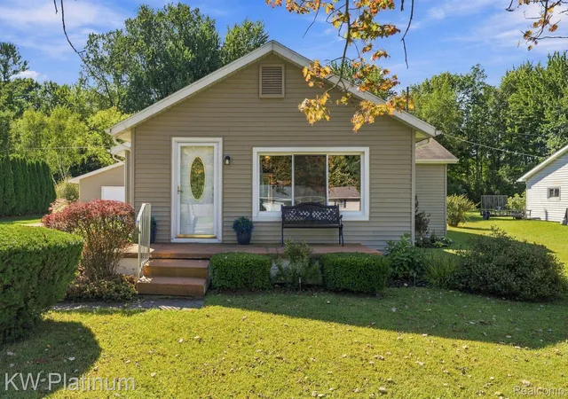 Photo 2 of Single family home for sale at 4069 Elaine Ave, Port Huron, MI 48060 | MLS# 20261076767 | Listing updated on 2026-10-18