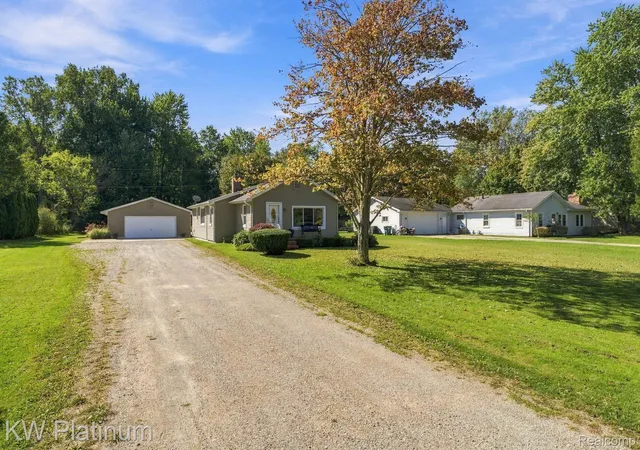 Photo 3 of Single family home for sale at 4069 Elaine Ave, Port Huron, MI 48060 | MLS# 20261076767 | Listing updated on 2026-10-18