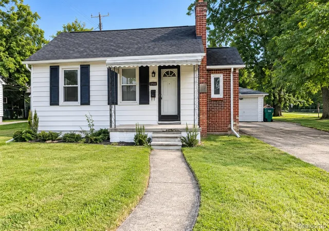 Photo 1 of Single family home for sale at 14916 Crescentwood Ave, Eastpointe, MI 48021 | MLS# 20261076775 | Listing updated on 2026-10-09