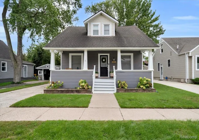 Photo 2 of Single family home for sale at 1465 West Blvd, Berkley, MI 48072 | MLS# 20261076778 | Listing updated on 2026-10-10
