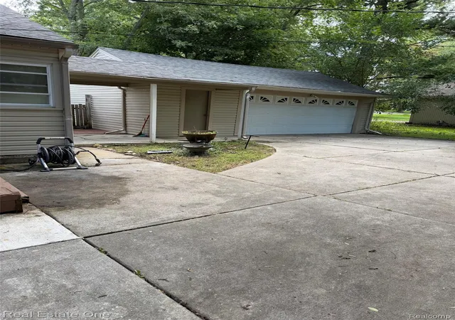 Photo 2 of Single family home for sale at 7311 Colony Dr, West Bloomfield, MI 48323 | MLS# 20261076784 | Listing updated on 2026-10-11