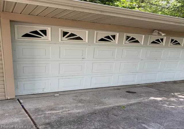 Photo 3 of Single family home for sale at 7311 Colony Dr, West Bloomfield, MI 48323 | MLS# 20261076784 | Listing updated on 2026-10-11