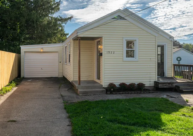 Photo 1 of Single family home for sale at 1922 Delwood Ave Sw, Wyoming, MI 49509 | MLS# 65026050545 | Listing updated on 2026-10-29