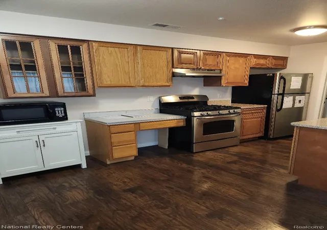 Listing Photo 5 - Condo for sale in building located at 38263 Greenwood St, Westland, MI 48185 - Unit #19