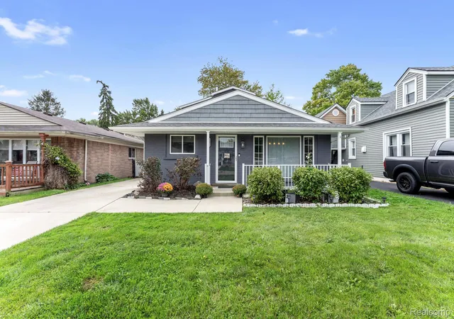 Photo 1 of Single family home for sale at 13415 Gerald St, Gibraltar, MI 48173 | MLS# 20261076832 | Listing updated on 2026-10-10