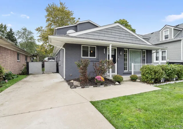 Photo 2 of Single family home for sale at 13415 Gerald St, Gibraltar, MI 48173 | MLS# 20261076832 | Listing updated on 2026-10-10