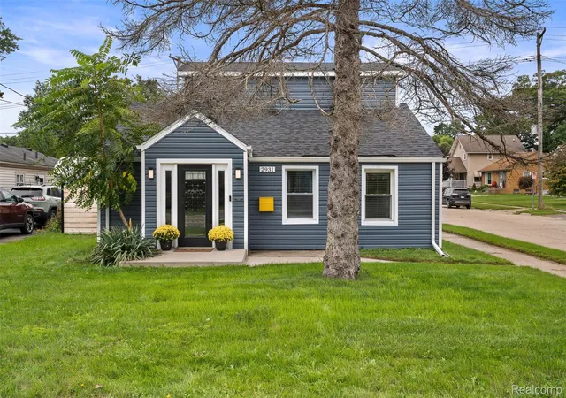 Photo 1 of Single family home for sale at 2931 Rochester Rd, Royal Oak, MI 48073 | MLS# 20261076841 | Listing updated on 2026-10-17