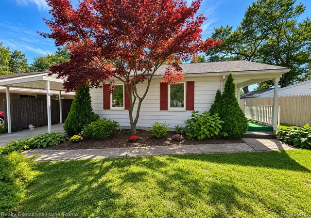 Photo 1 of Single family home for sale at 1806 Mansfield St, Port Huron, MI 48060 | MLS# 20261076844 | Listing updated on 2026-10-12