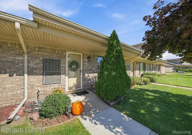 Photo 2 of Condo for sale at 16064 Holz Dr #87, Southgate, MI 48195 | MLS# 20261076845 | Listing updated on 2026-10-19