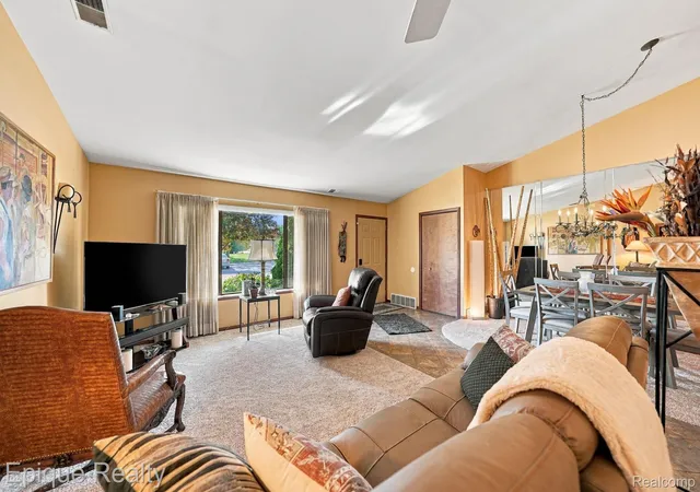 Listing Photo 5 - Condo for sale in building located at 16064 Holz Dr, Southgate, MI 48195 - Unit #87