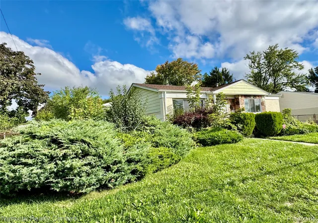 Photo 4 of Single family home for sale at 185 Gage St, Pontiac, MI 48342 | MLS# 20261076859 | Listing updated on 2026-10-07