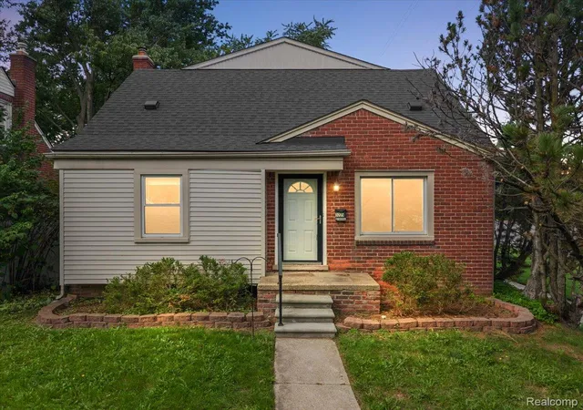 Photo 1 of Single family home for sale at 3225 N Vermont Ave, Royal Oak, MI 48073 | MLS# 20261076863 | Listing updated on 2026-10-20