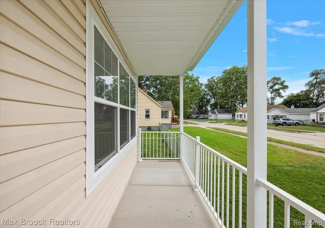 Photo 3 of Single family home for sale at 27824 Groveland St, Madison Heights, MI 48071 | MLS# 20261076874 | Listing updated on 2026-10-18