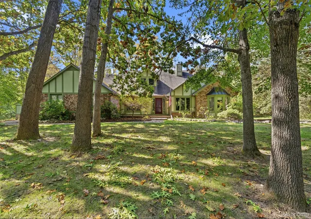 Photo 2 of Single family home for sale at 8135 Ranch Ests Rd, Clarkston, MI 48348 | MLS# 20261076884 | Listing updated on 2026-10-18