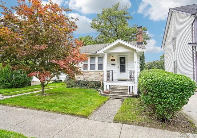 Photo 3 of Single family home for sale at 3227 Grayson St, Ferndale, MI 48220 | MLS# 20261076889 | Listing updated on 2026-10-05